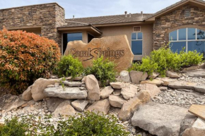H6 Slick Rock Suite l Ground Floor 2-bedroom Hillside View